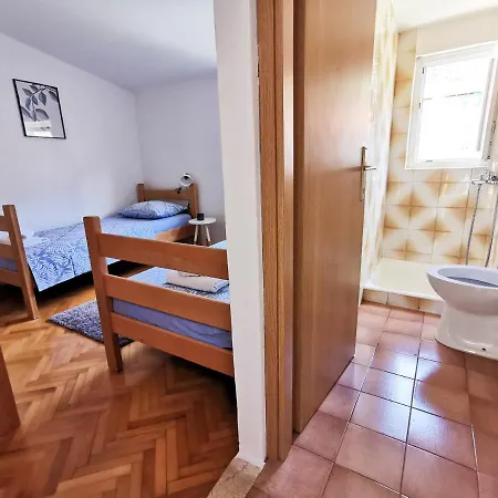 Apartmani Denis Vela Podgora Exterior foto