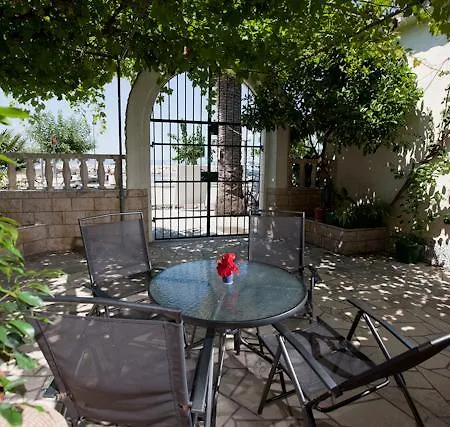 Apartmani Denis Vela Podgora Exterior foto
